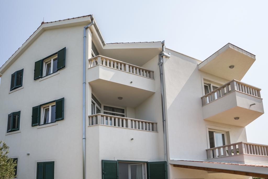 Apartmani Mariela Maslinica Exterior foto